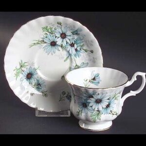 Vintage MARGUERITE Blue Daisies Pattern - Montrose Shape Set Cup & Saucer